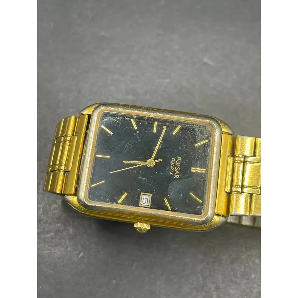 Pulsar Quartz VZ22-X009 Watch Gold Tone Rectangular Black Dial Vintage Band